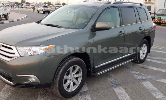 Buy Import Toyota Highlander Green Car in Import - Dubai in Baa Buy Import Toyota Highlander Green Car in Import - Dubai in Baa