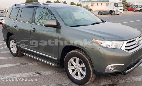Buy Import Toyota Highlander Green Car in Import - Dubai in Baa Buy Import Toyota Highlander Green Car in Import - Dubai in Baa