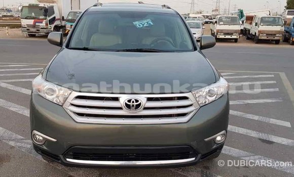 Buy Import Toyota Highlander Green Car in Import - Dubai in Baa Buy Import Toyota Highlander Green Car in Import - Dubai in Baa