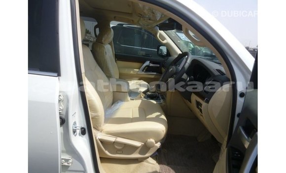 Buy Import Toyota Land Cruiser White Car in Import - Dubai in Baa Buy Import Toyota Land Cruiser White Car in Import - Dubai in Baa