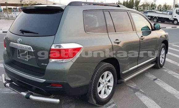 Buy Import Toyota Highlander Green Car in Import - Dubai in Baa Buy Import Toyota Highlander Green Car in Import - Dubai in Baa