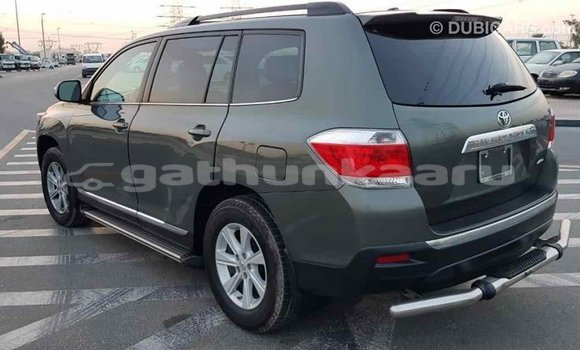 Buy Import Toyota Highlander Green Car in Import - Dubai in Baa Buy Import Toyota Highlander Green Car in Import - Dubai in Baa