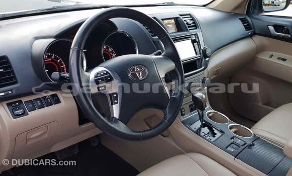 Buy Import Toyota Highlander Green Car in Import - Dubai in Baa Buy Import Toyota Highlander Green Car in Import - Dubai in Baa