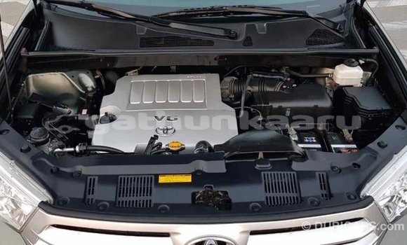 Buy Import Toyota Highlander Green Car in Import - Dubai in Baa Buy Import Toyota Highlander Green Car in Import - Dubai in Baa