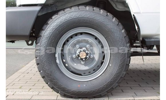 Buy Import Toyota Land Cruiser White Car in Import - Dubai in Baa Buy Import Toyota Land Cruiser White Car in Import - Dubai in Baa
