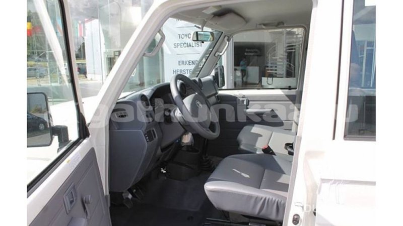 Big with watermark toyota land cruiser baa import dubai 2297