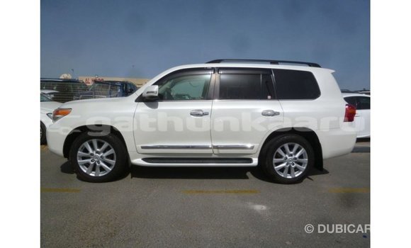 Buy Import Toyota Land Cruiser White Car in Import - Dubai in Baa Buy Import Toyota Land Cruiser White Car in Import - Dubai in Baa