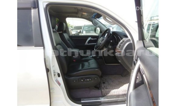Buy Import Toyota Land Cruiser White Car in Import - Dubai in Baa Buy Import Toyota Land Cruiser White Car in Import - Dubai in Baa