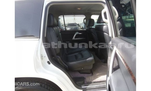 Buy Import Toyota Land Cruiser White Car in Import - Dubai in Baa Buy Import Toyota Land Cruiser White Car in Import - Dubai in Baa