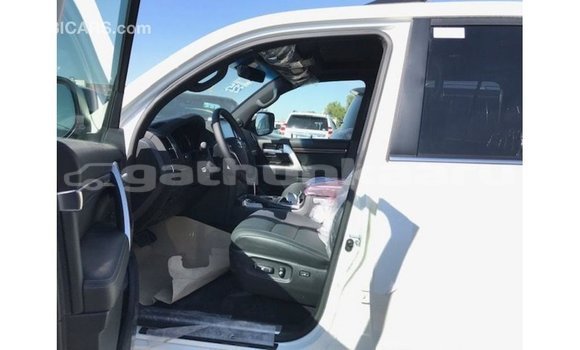 Buy Import Toyota Land Cruiser White Car in Import - Dubai in Baa Buy Import Toyota Land Cruiser White Car in Import - Dubai in Baa