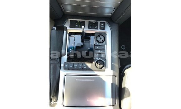 Buy Import Toyota Land Cruiser White Car in Import - Dubai in Baa Buy Import Toyota Land Cruiser White Car in Import - Dubai in Baa