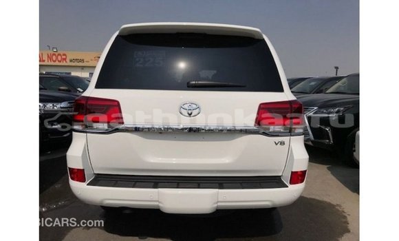 Buy Import Toyota Land Cruiser White Car in Import - Dubai in Baa Buy Import Toyota Land Cruiser White Car in Import - Dubai in Baa
