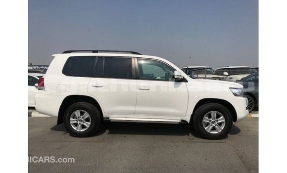 Buy Import Toyota Land Cruiser White Car in Import - Dubai in Baa Buy Import Toyota Land Cruiser White Car in Import - Dubai in Baa