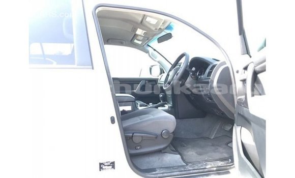 Buy Import Toyota Land Cruiser White Car in Import - Dubai in Baa Buy Import Toyota Land Cruiser White Car in Import - Dubai in Baa