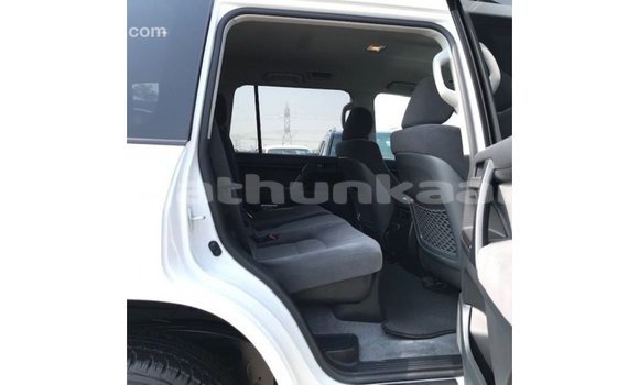 Buy Import Toyota Land Cruiser White Car in Import - Dubai in Baa Buy Import Toyota Land Cruiser White Car in Import - Dubai in Baa