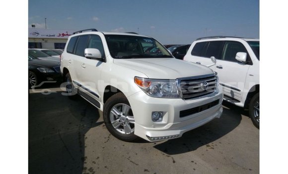 Buy Import Toyota Land Cruiser White Car in Import - Dubai in Baa Buy Import Toyota Land Cruiser White Car in Import - Dubai in Baa