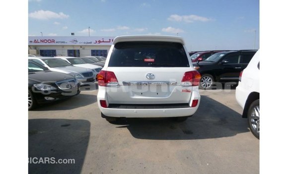 Buy Import Toyota Land Cruiser White Car in Import - Dubai in Baa Buy Import Toyota Land Cruiser White Car in Import - Dubai in Baa