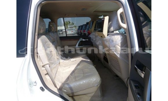Buy Import Toyota Land Cruiser White Car in Import - Dubai in Baa Buy Import Toyota Land Cruiser White Car in Import - Dubai in Baa