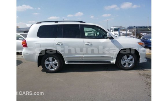Buy Import Toyota Land Cruiser White Car in Import - Dubai in Baa Buy Import Toyota Land Cruiser White Car in Import - Dubai in Baa