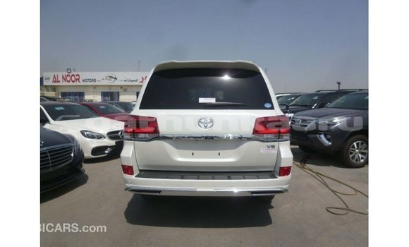 Buy Import Toyota Land Cruiser White Car in Import - Dubai in Baa Buy Import Toyota Land Cruiser White Car in Import - Dubai in Baa