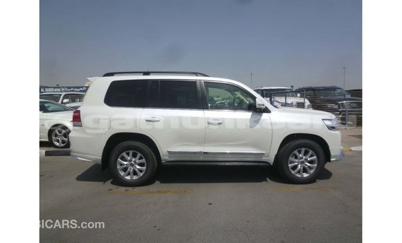 Buy Import Toyota Land Cruiser White Car in Import - Dubai in Baa Buy Import Toyota Land Cruiser White Car in Import - Dubai in Baa