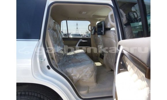 Buy Import Toyota Land Cruiser White Car in Import - Dubai in Baa Buy Import Toyota Land Cruiser White Car in Import - Dubai in Baa