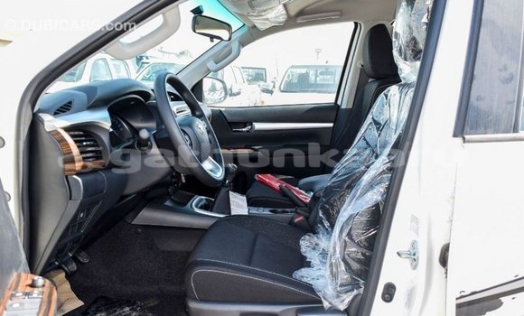 Buy Import Toyota Hilux White Car in Import - Dubai in Baa Buy Import Toyota Hilux White Car in Import - Dubai in Baa