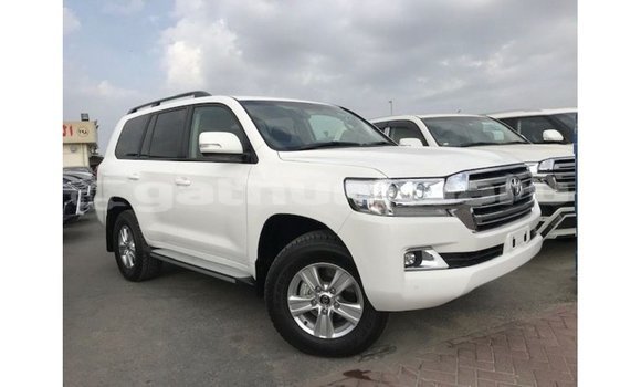 Buy Import Toyota Land Cruiser White Car in Import - Dubai in Baa Buy Import Toyota Land Cruiser White Car in Import - Dubai in Baa