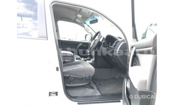 Buy Import Toyota Land Cruiser White Car in Import - Dubai in Baa Buy Import Toyota Land Cruiser White Car in Import - Dubai in Baa