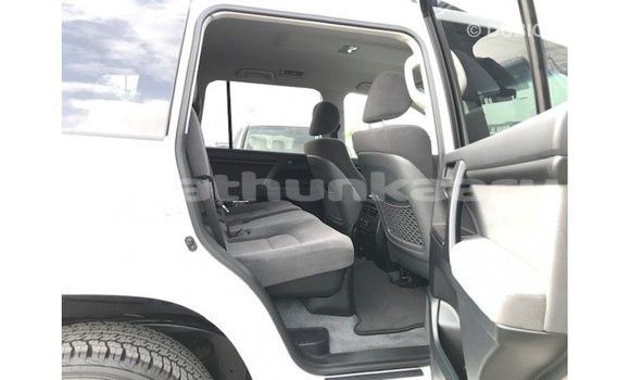 Buy Import Toyota Land Cruiser White Car in Import - Dubai in Baa Buy Import Toyota Land Cruiser White Car in Import - Dubai in Baa