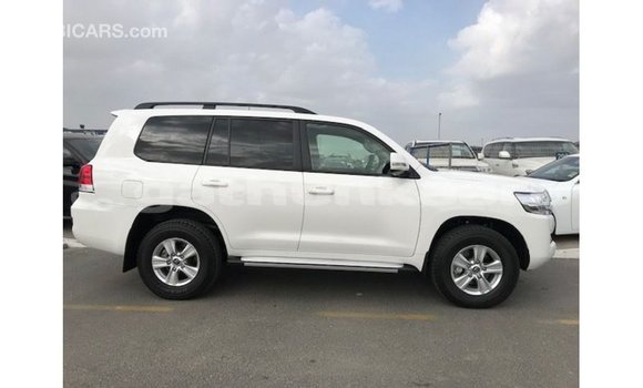 Buy Import Toyota Land Cruiser White Car in Import - Dubai in Baa Buy Import Toyota Land Cruiser White Car in Import - Dubai in Baa