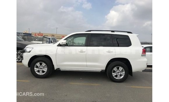 Buy Import Toyota Land Cruiser White Car in Import - Dubai in Baa Buy Import Toyota Land Cruiser White Car in Import - Dubai in Baa
