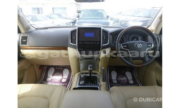Buy Import Toyota Land Cruiser White Car in Import - Dubai in Baa Buy Import Toyota Land Cruiser White Car in Import - Dubai in Baa
