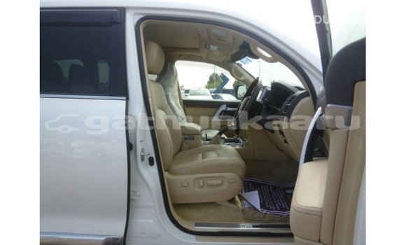 Buy Import Toyota Land Cruiser White Car in Import - Dubai in Baa Buy Import Toyota Land Cruiser White Car in Import - Dubai in Baa