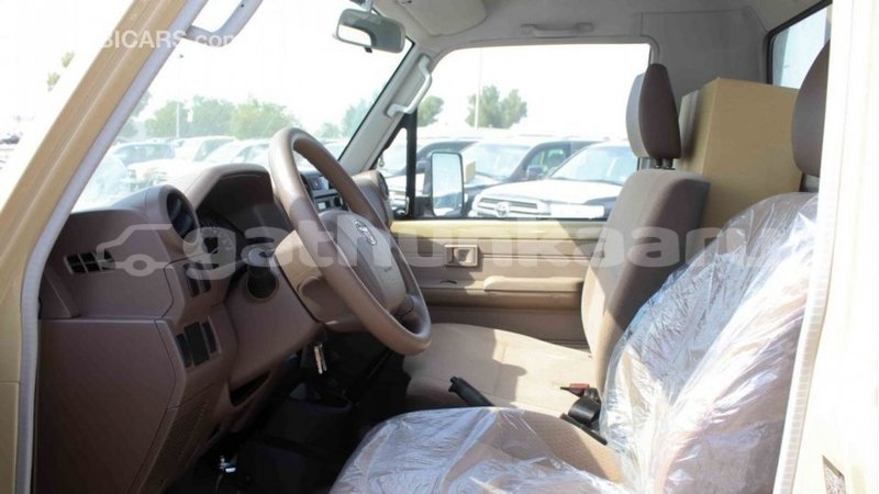 Big with watermark toyota land cruiser baa import dubai 2369