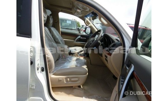 Buy Import Toyota Land Cruiser White Car in Import - Dubai in Baa Buy Import Toyota Land Cruiser White Car in Import - Dubai in Baa