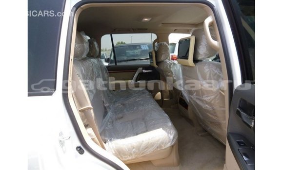 Buy Import Toyota Land Cruiser White Car in Import - Dubai in Baa Buy Import Toyota Land Cruiser White Car in Import - Dubai in Baa