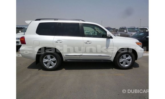Buy Import Toyota Land Cruiser White Car in Import - Dubai in Baa Buy Import Toyota Land Cruiser White Car in Import - Dubai in Baa