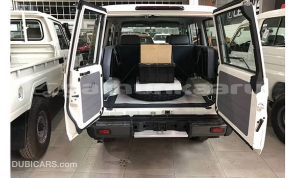 Buy Import Toyota Land Cruiser White Car in Import - Dubai in Baa Buy Import Toyota Land Cruiser White Car in Import - Dubai in Baa