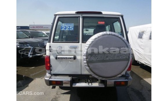 Buy Import Toyota Land Cruiser White Car in Import - Dubai in Baa Buy Import Toyota Land Cruiser White Car in Import - Dubai in Baa