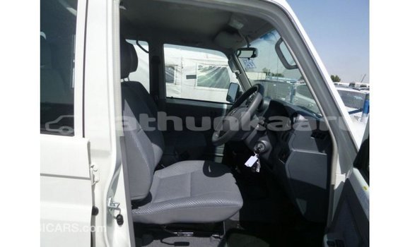 Buy Import Toyota Land Cruiser White Car in Import - Dubai in Baa Buy Import Toyota Land Cruiser White Car in Import - Dubai in Baa