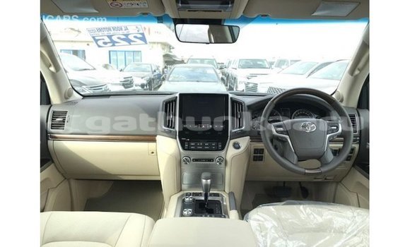 Buy Import Toyota Land Cruiser White Car in Import - Dubai in Baa Buy Import Toyota Land Cruiser White Car in Import - Dubai in Baa