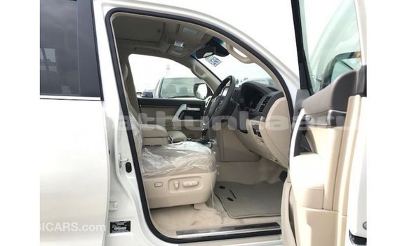 Buy Import Toyota Land Cruiser White Car in Import - Dubai in Baa Buy Import Toyota Land Cruiser White Car in Import - Dubai in Baa