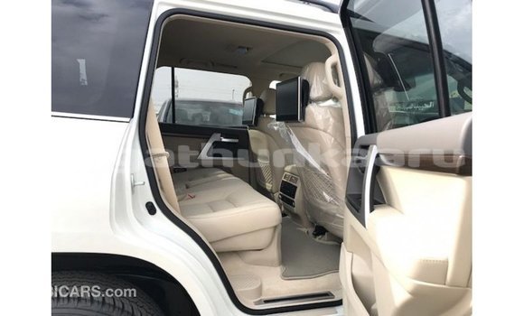 Buy Import Toyota Land Cruiser White Car in Import - Dubai in Baa Buy Import Toyota Land Cruiser White Car in Import - Dubai in Baa