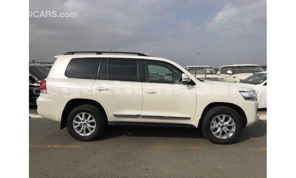 Buy Import Toyota Land Cruiser White Car in Import - Dubai in Baa Buy Import Toyota Land Cruiser White Car in Import - Dubai in Baa