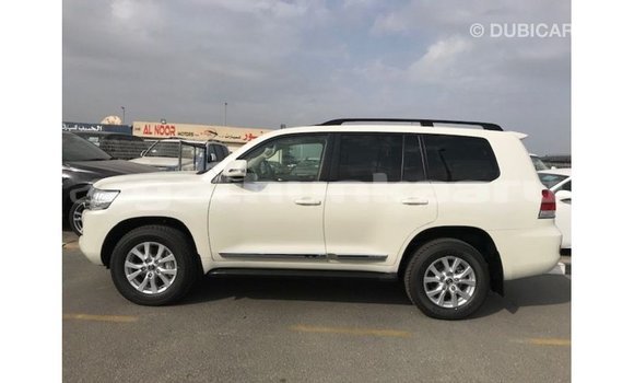 Buy Import Toyota Land Cruiser White Car in Import - Dubai in Baa Buy Import Toyota Land Cruiser White Car in Import - Dubai in Baa