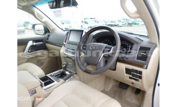 Buy Import Toyota Land Cruiser White Car in Import - Dubai in Baa Buy Import Toyota Land Cruiser White Car in Import - Dubai in Baa