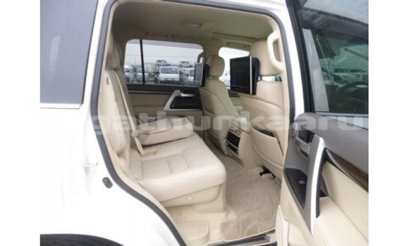 Buy Import Toyota Land Cruiser White Car in Import - Dubai in Baa Buy Import Toyota Land Cruiser White Car in Import - Dubai in Baa