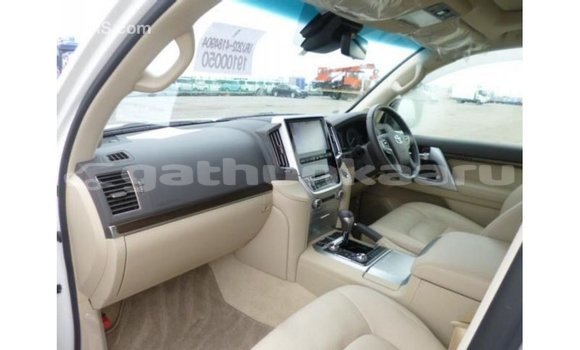 Buy Import Toyota Land Cruiser White Car in Import - Dubai in Baa Buy Import Toyota Land Cruiser White Car in Import - Dubai in Baa