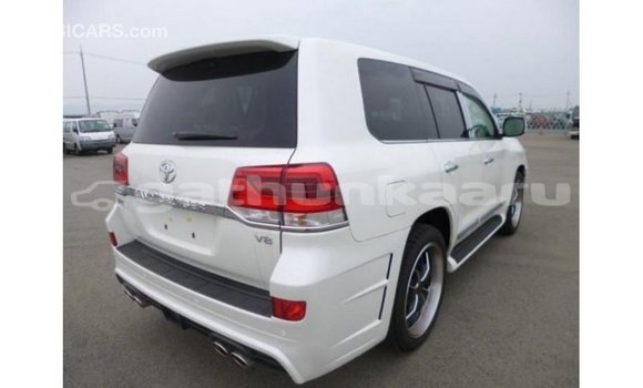 Buy Import Toyota Land Cruiser White Car in Import - Dubai in Baa Buy Import Toyota Land Cruiser White Car in Import - Dubai in Baa